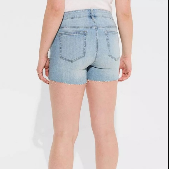 Torrid Women's Blue Denim Shorts LIKE NEW SIZE 14 - Picture 10 of 10
